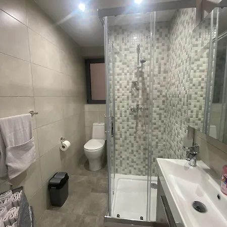 Brand New 2 Bedroom Apartment *